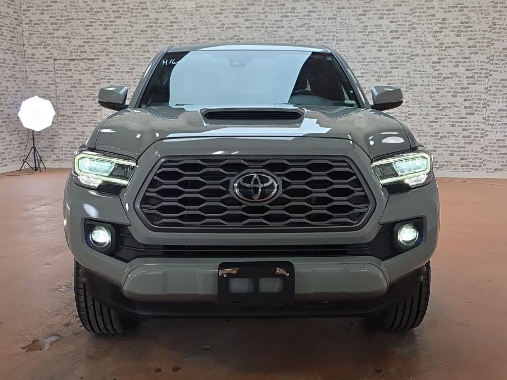 Used 2023 Toyota Tacoma TRD Sport w/ Black Out Package (TMS) image 2