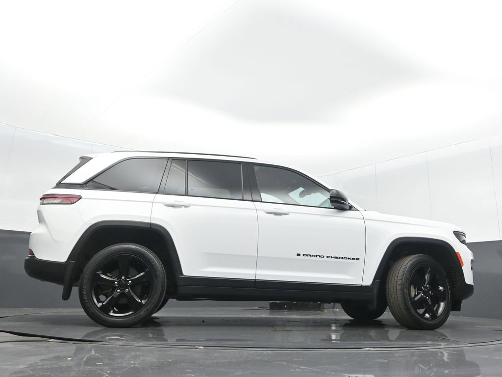 Used 2023 Jeep Grand Cherokee Altitude image 35