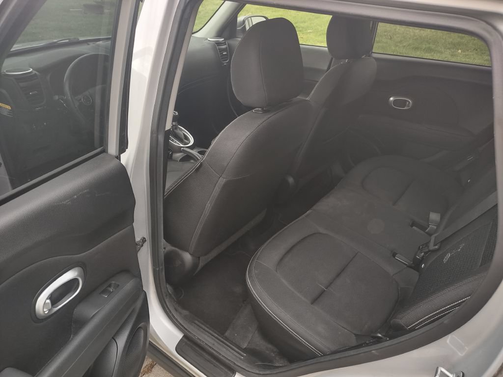 Used 2016 Kia Soul + FWD image 6