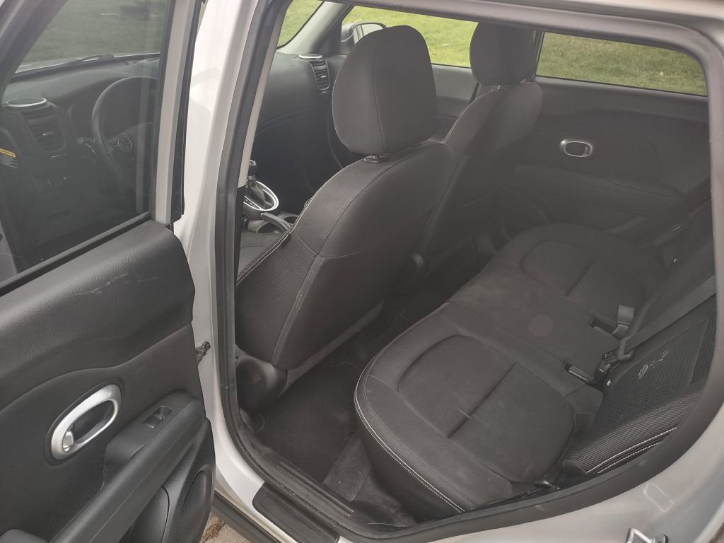 Used 2016 Kia Soul + image 6