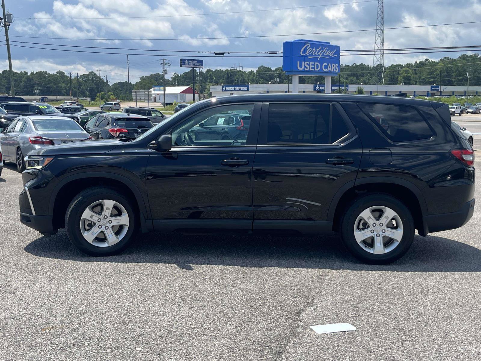 Used 2023 Honda Pilot LX image 6