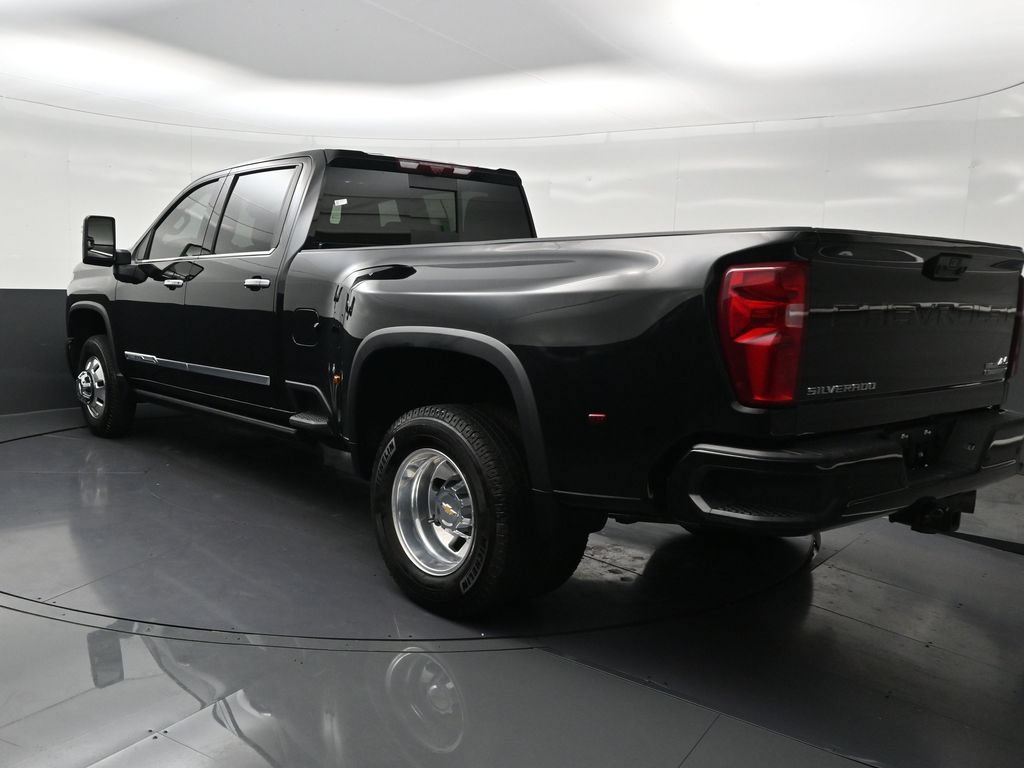 Used 2026 Chevrolet Silverado 3500 High Country w/ High Country Premium Package AWD/4WD image 3
