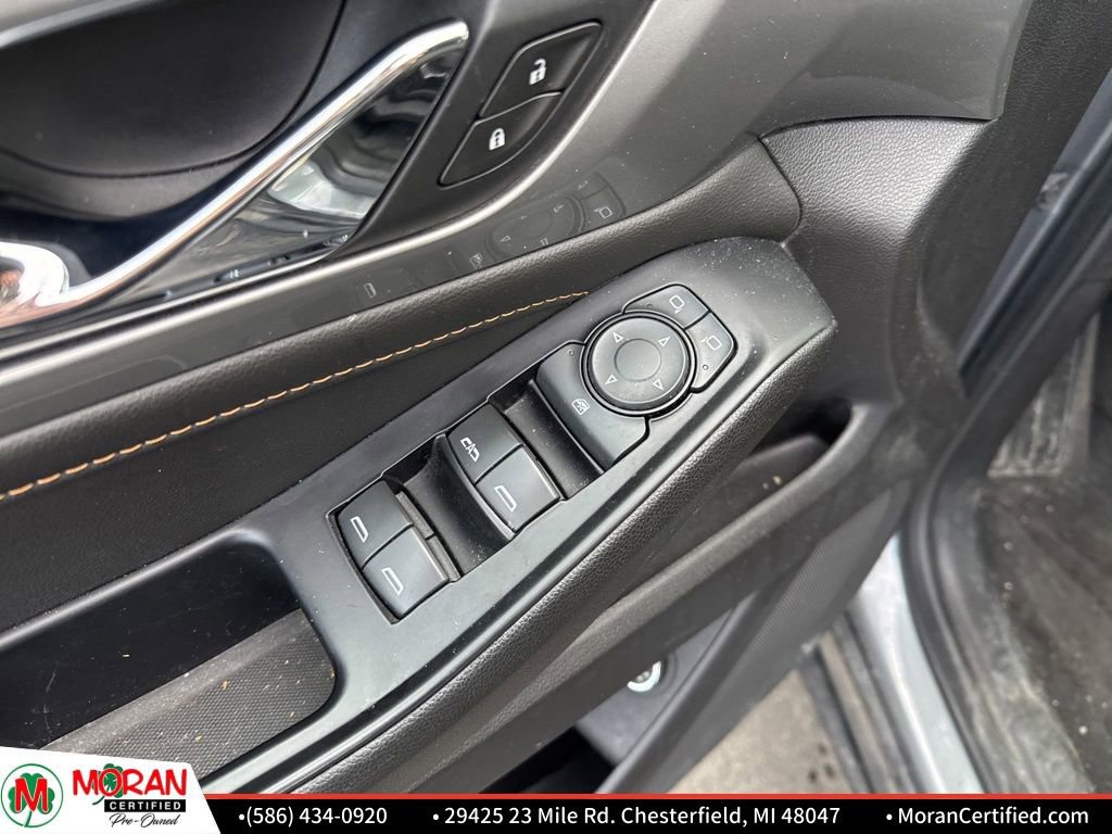 Used 2019 Chevrolet Traverse LT image 11