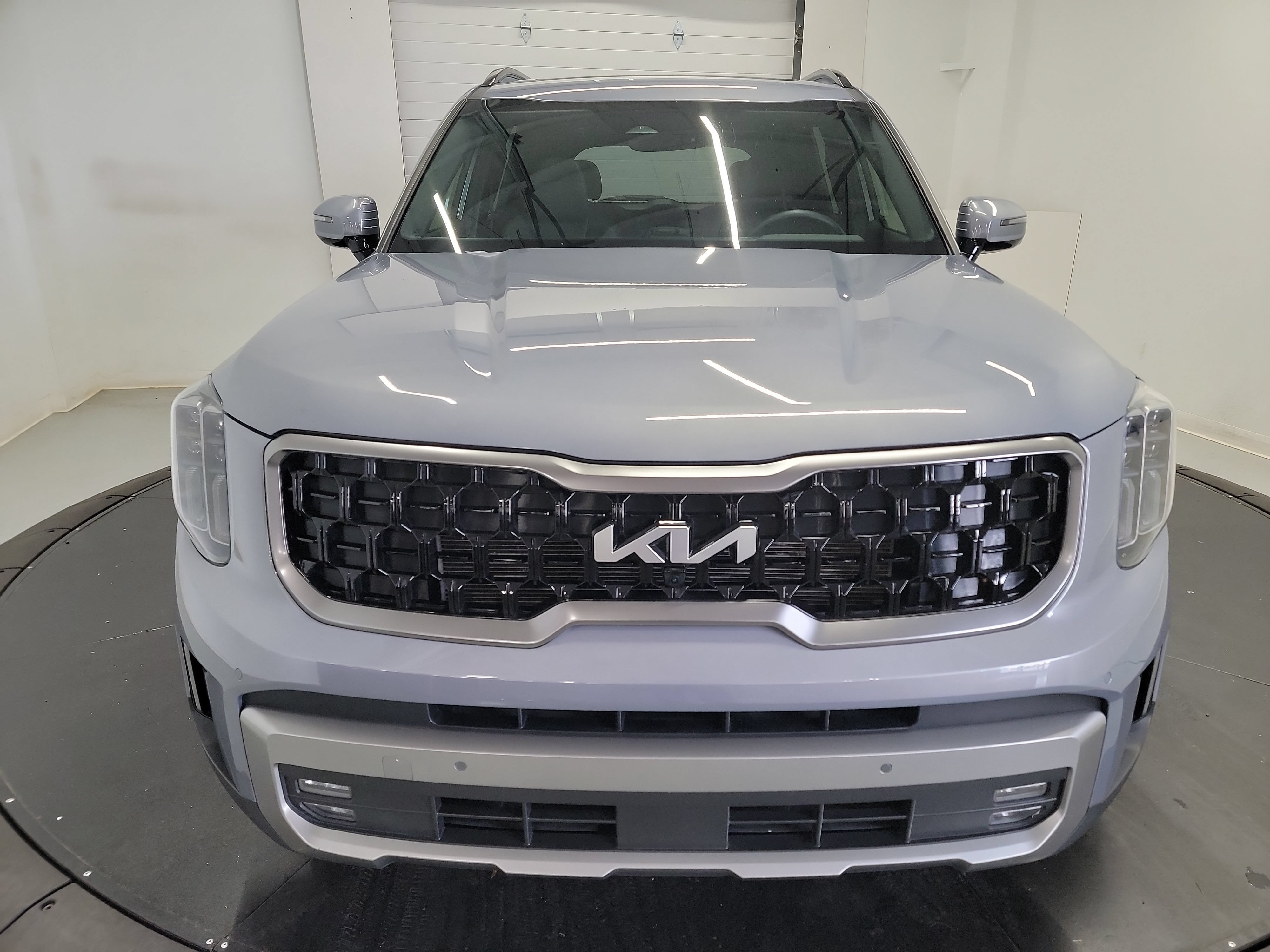 Used 2023 Kia Telluride SX X-Line AWD/4WD image 2
