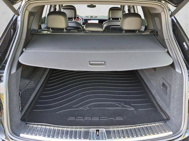 Used 2025 Porsche Cayenne AWD/4WD image 6