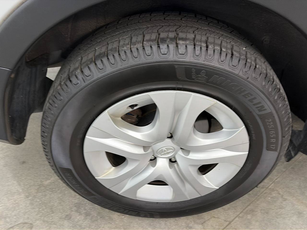 Used 2013 Toyota RAV4 LE FWD image 23