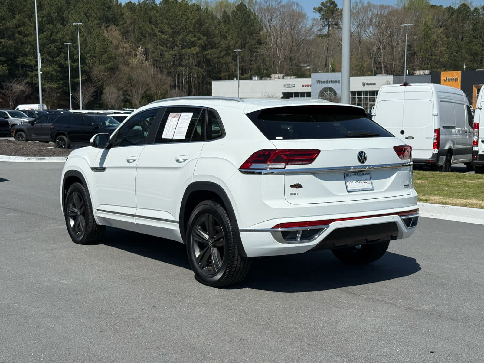 Used 2022 Volkswagen Atlas Cross Sport SEL R-Line image 2