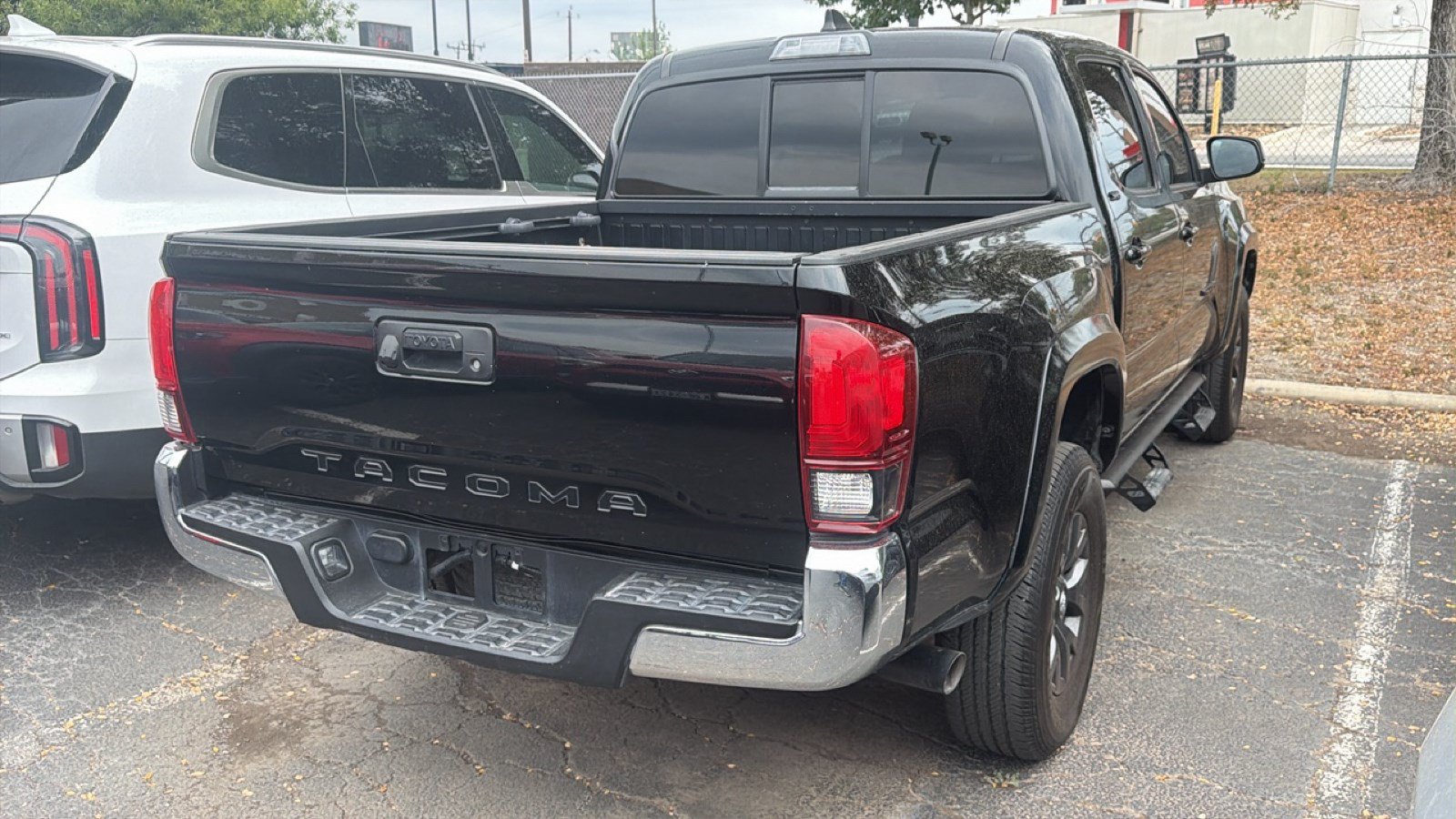 Used 2021 Toyota Tacoma SR5 w/ SR5 Appearance Package (SM) RWD image 17