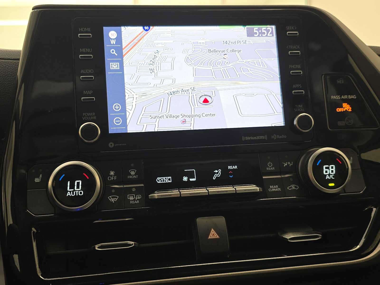 Certified 2020 Toyota Highlander XLE AWD/4WD image 14