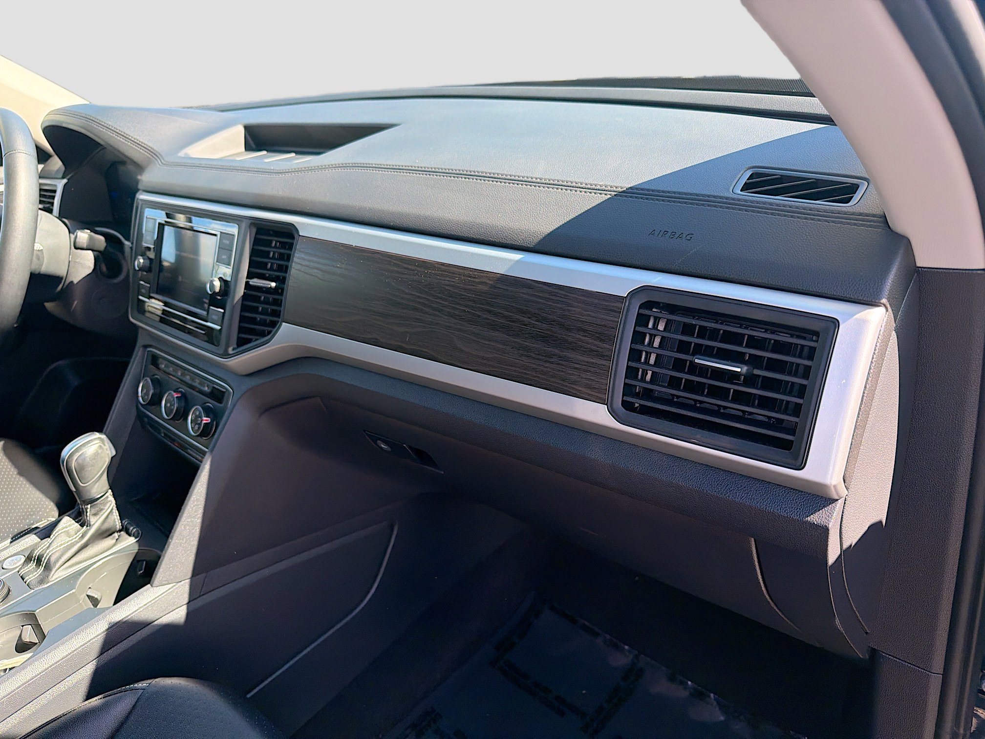 Used 2022 Volkswagen Atlas SE image 32