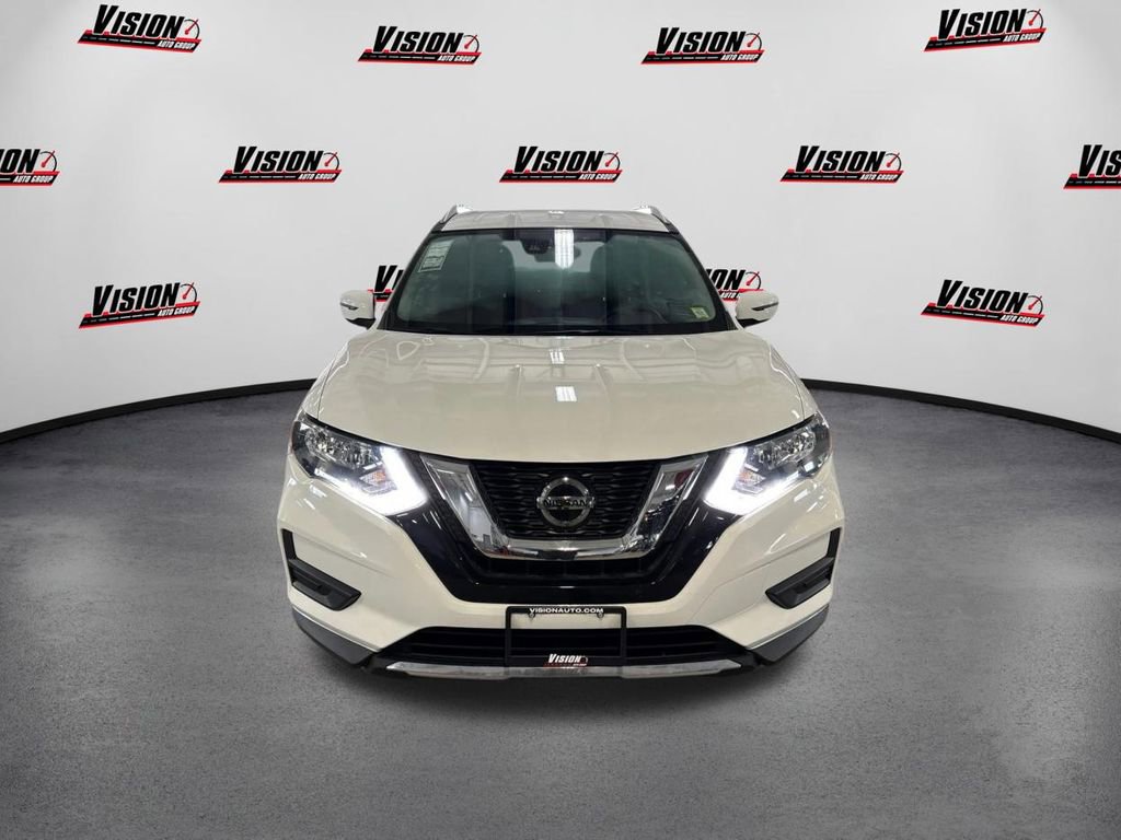 Used 2019 Nissan Rogue SV image 2