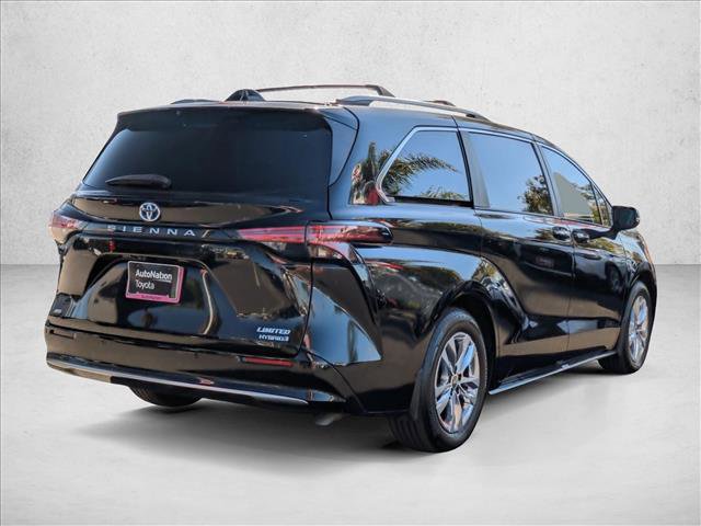 Used 2024 Toyota Sienna Limited image 5