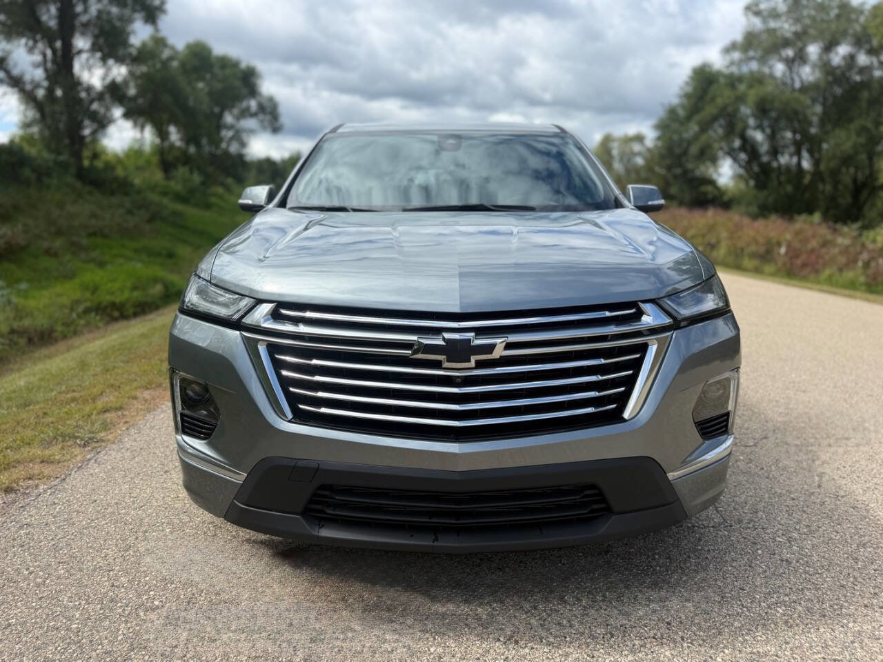 Used 2023 Chevrolet Traverse High Country image 3