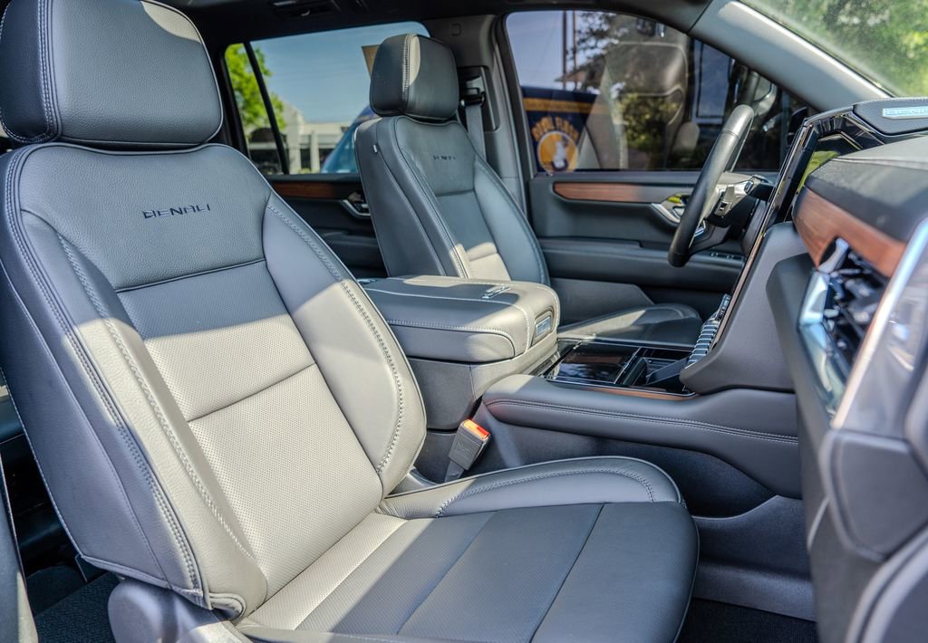 Used 2026 GMC Yukon XL Denali w/ Sun & Power Step Package image 24