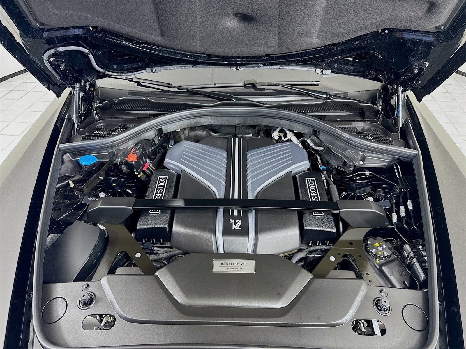 Certified 2024 Rolls-Royce Cullinan Black Badge w/ Dark Exterior Package image 28