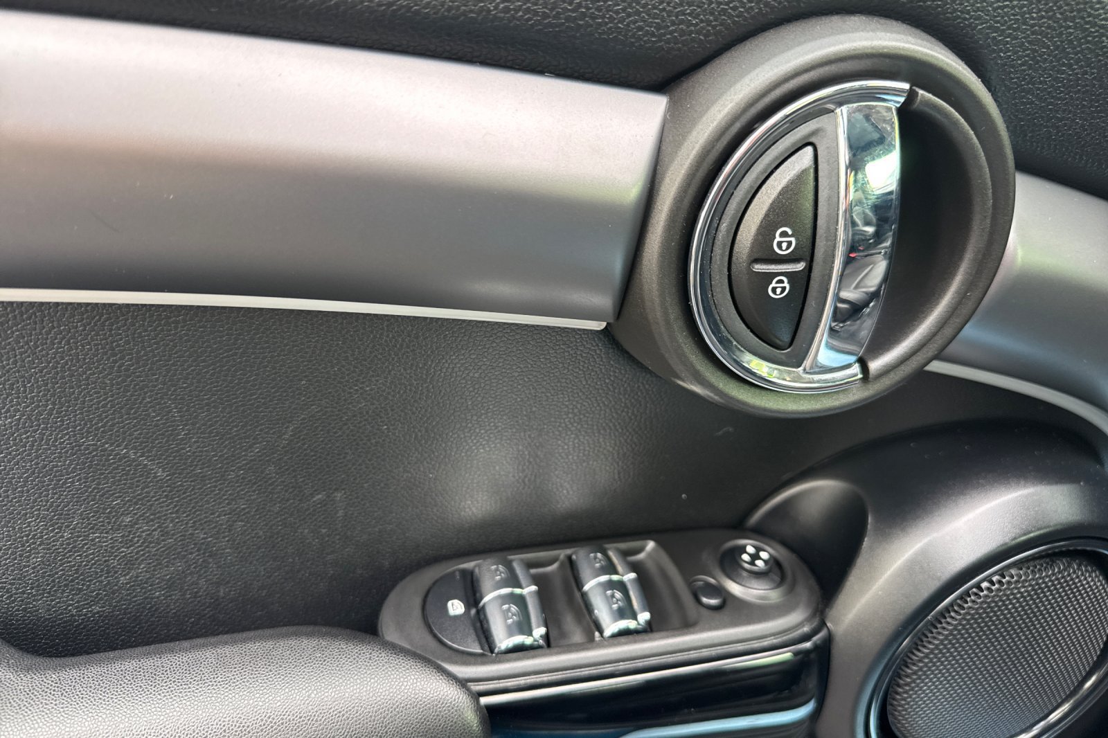 Used 2023 MINI Cooper S FWD image 11