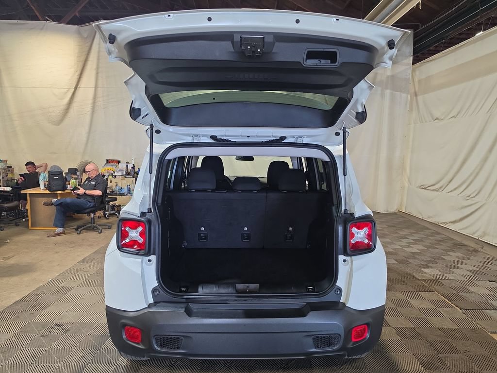 Used 2023 Jeep Renegade Latitude AWD/4WD image 20