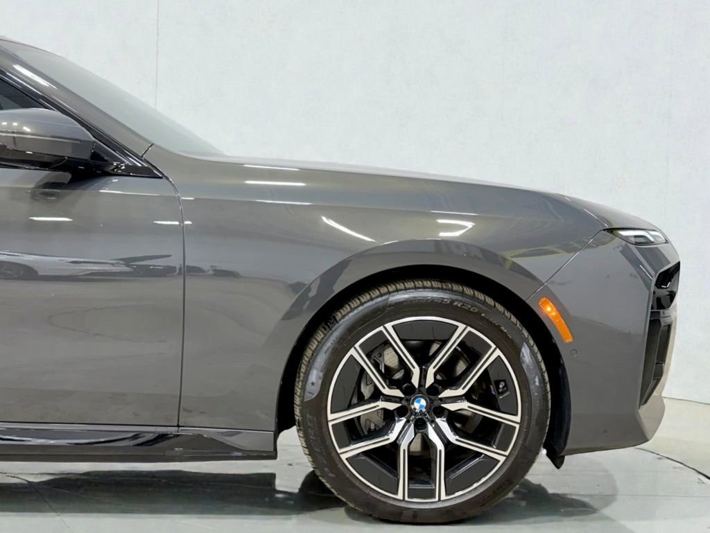 Used 2024 BMW i7 xDrive60 image 22