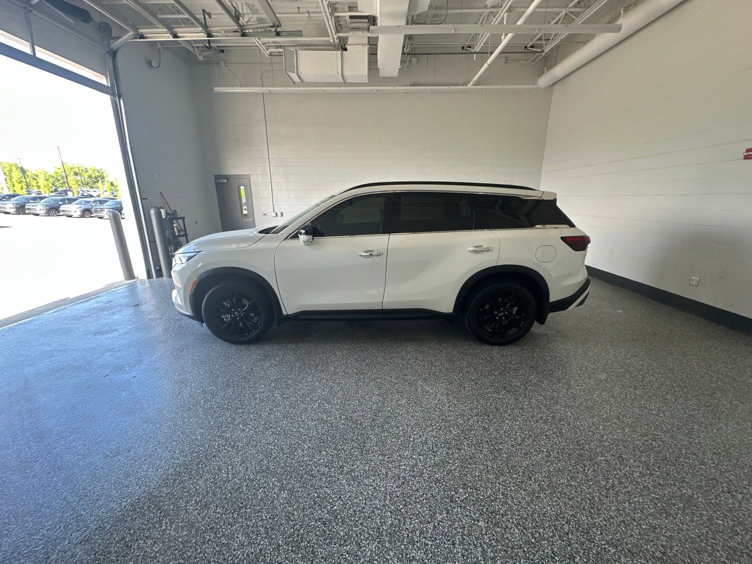 Certified 2025 INFINITI QX60 Luxe w/ Black Edition FWD image 6