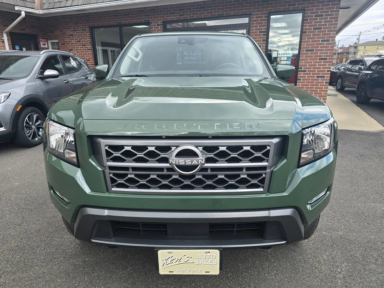 Used 2023 Nissan Frontier SV w/ SV Convenience Package image 2