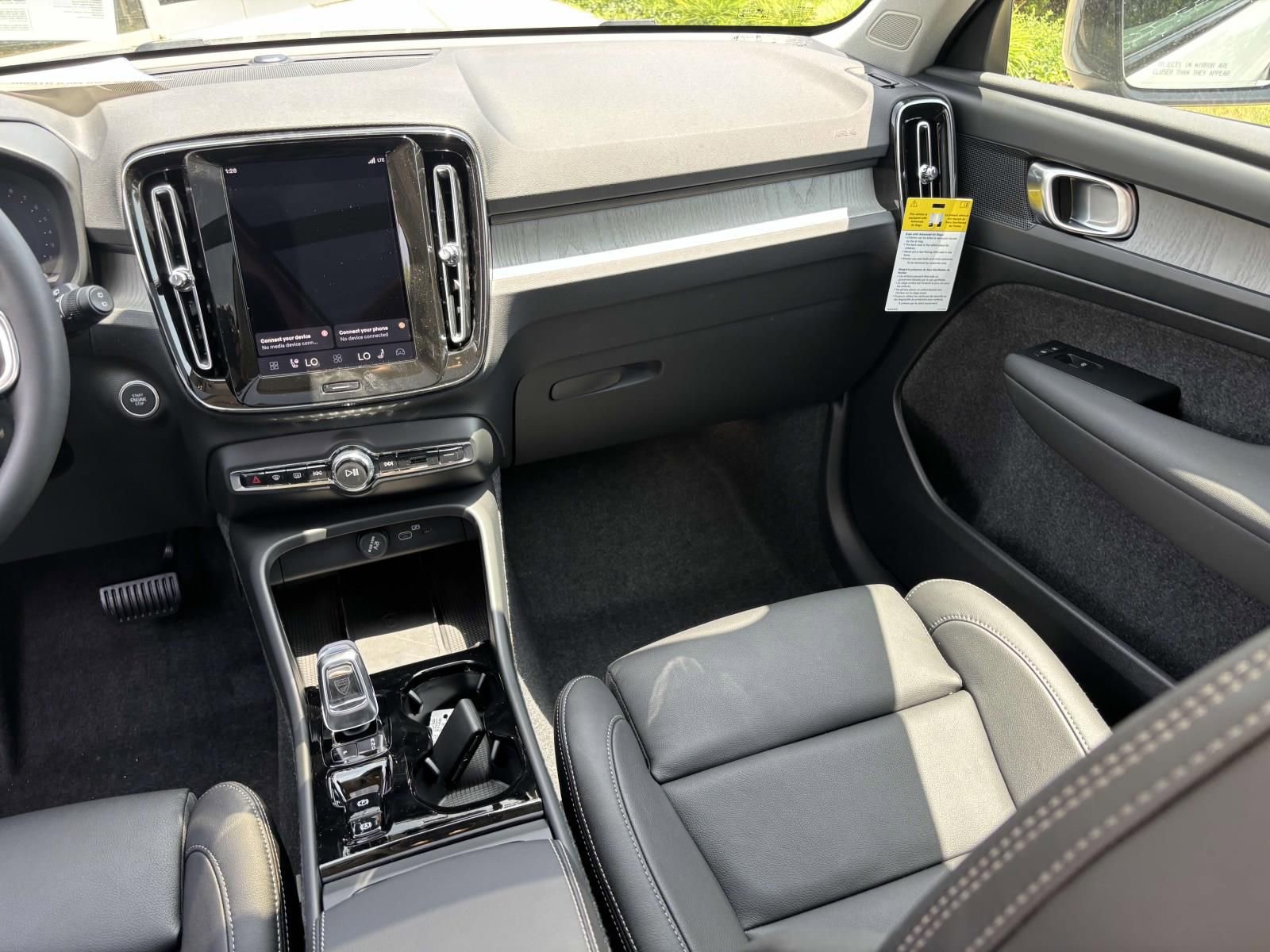Used 2026 Volvo XC40 B5 Plus w/ Protection Package Premier AWD/4WD image 31
