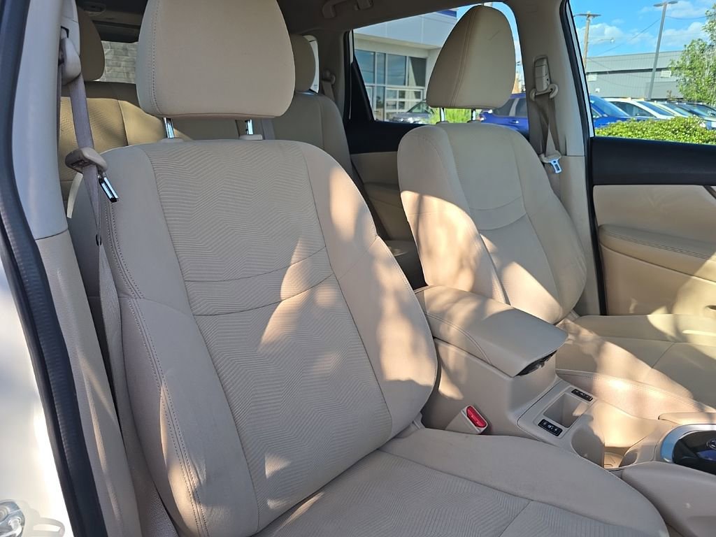 Used 2016 Nissan Rogue SV w/ SV Premium Package image 31