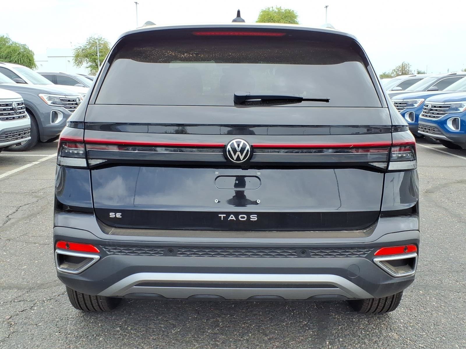 New 2026 Volkswagen Taos SE FWD image 5