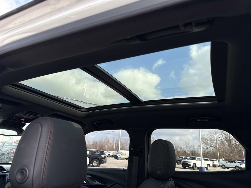 Used 2023 Chevrolet TrailBlazer RS w/ Sun and Liftgate Package image 29