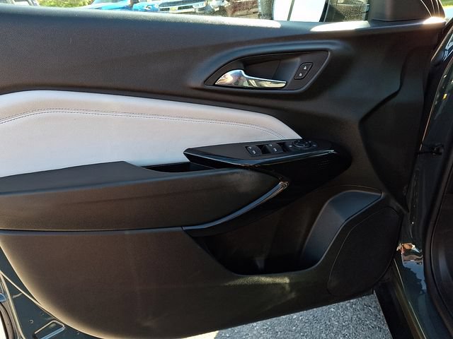 Certified 2025 Chevrolet Trax LT FWD image 13