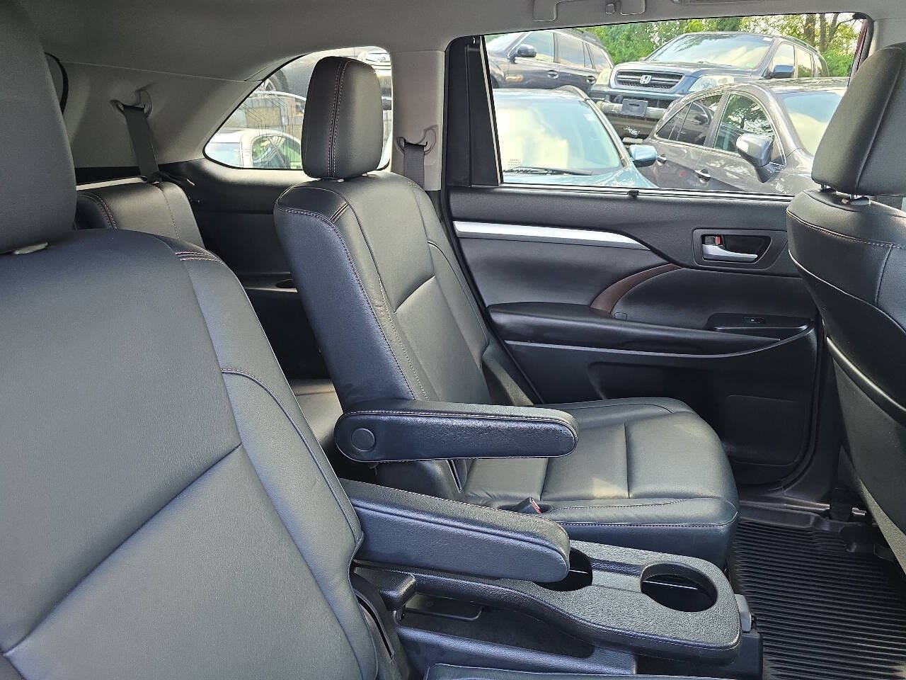 Used 2018 Toyota Highlander XLE AWD/4WD image 21