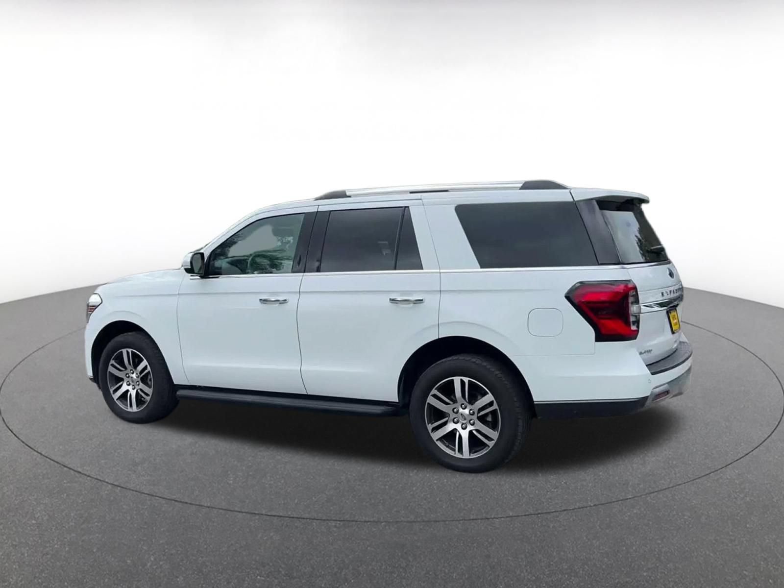 Used 2024 Ford Expedition Limited RWD image 9