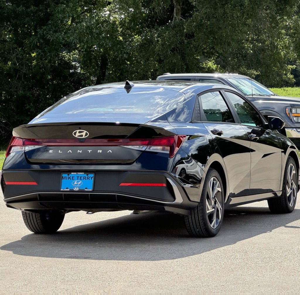 New 2025 Hyundai Elantra Sport image 10