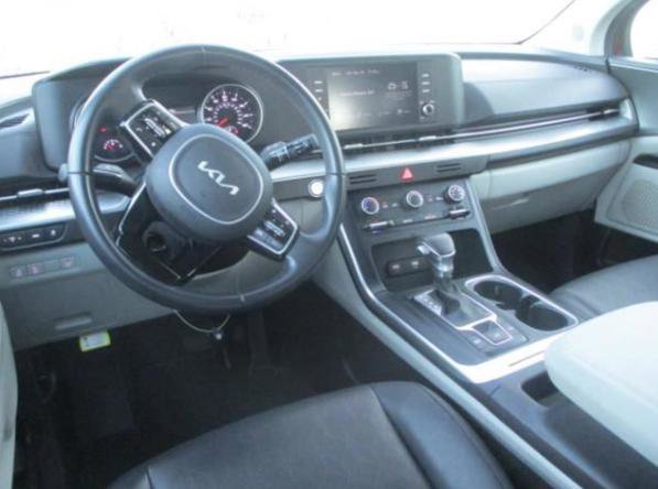 Certified 2024 Kia Carnival LX image 11