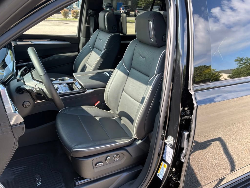 New 2026 Cadillac Escalade ESV Sport w/ Touring Package AWD/4WD image 18