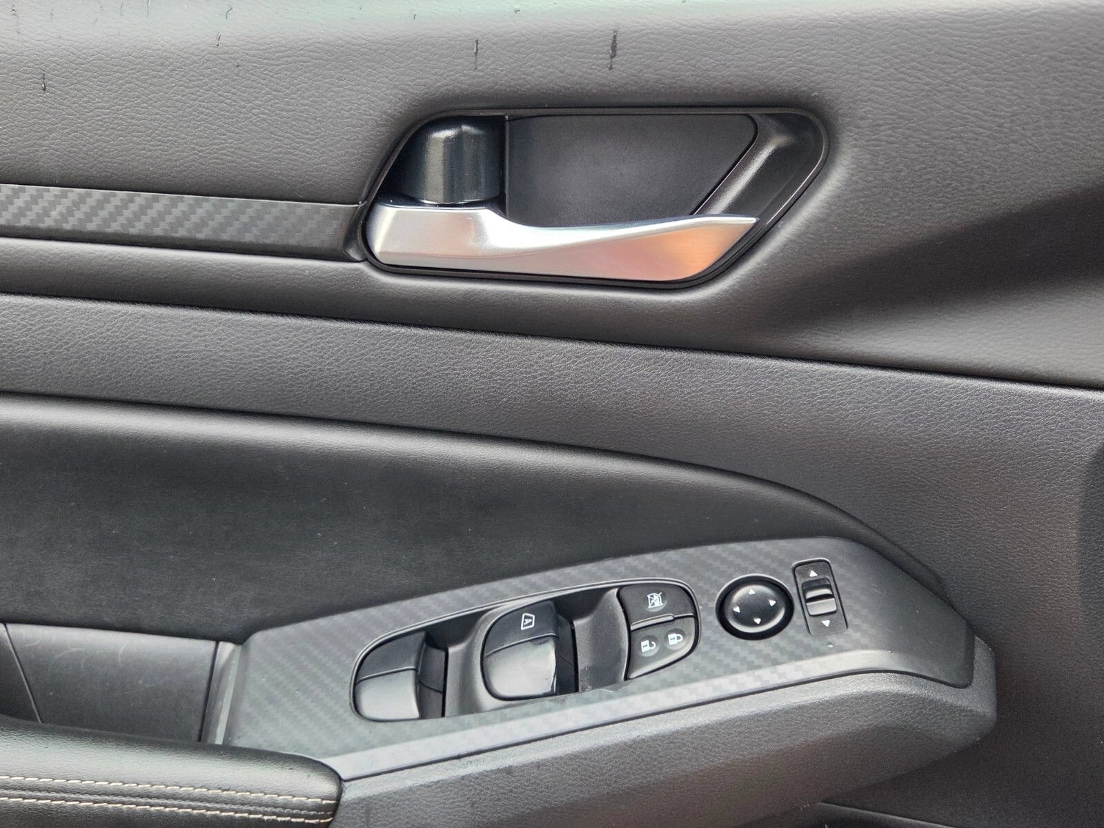 Used 2025 Nissan Altima 2.5 SV FWD image 29