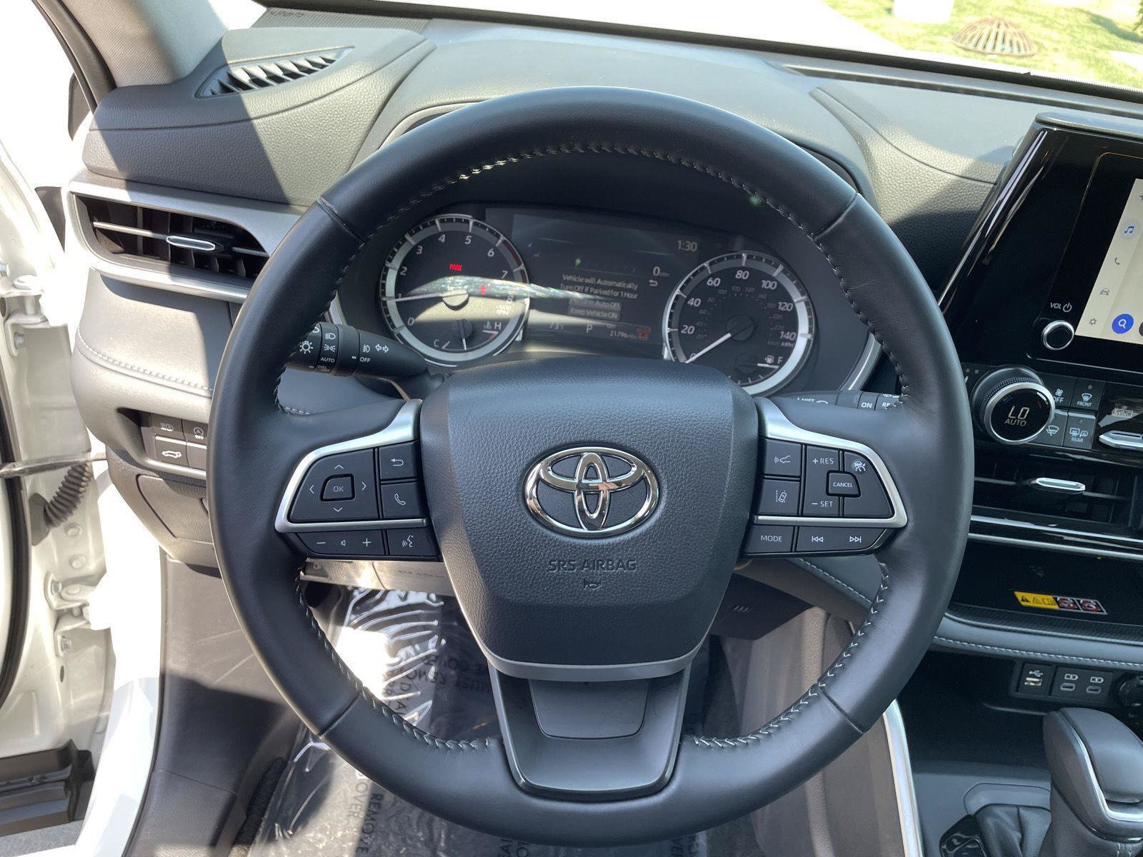 Used 2025 Toyota Highlander XLE AWD/4WD image 24