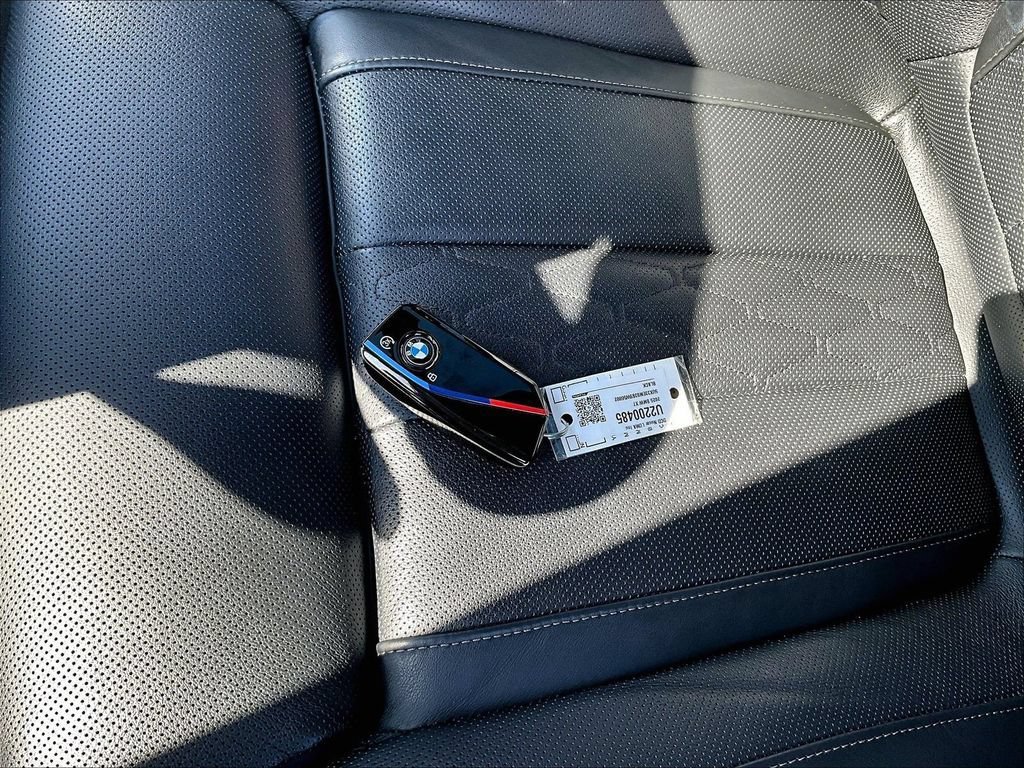 Used 2025 BMW X7 M60i AWD/4WD image 32
