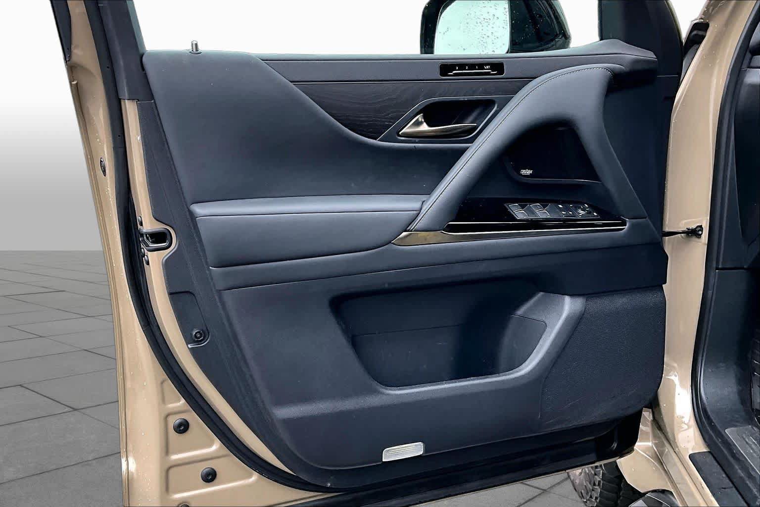 Used 2025 Lexus LX 700h Overtrail AWD/4WD image 22