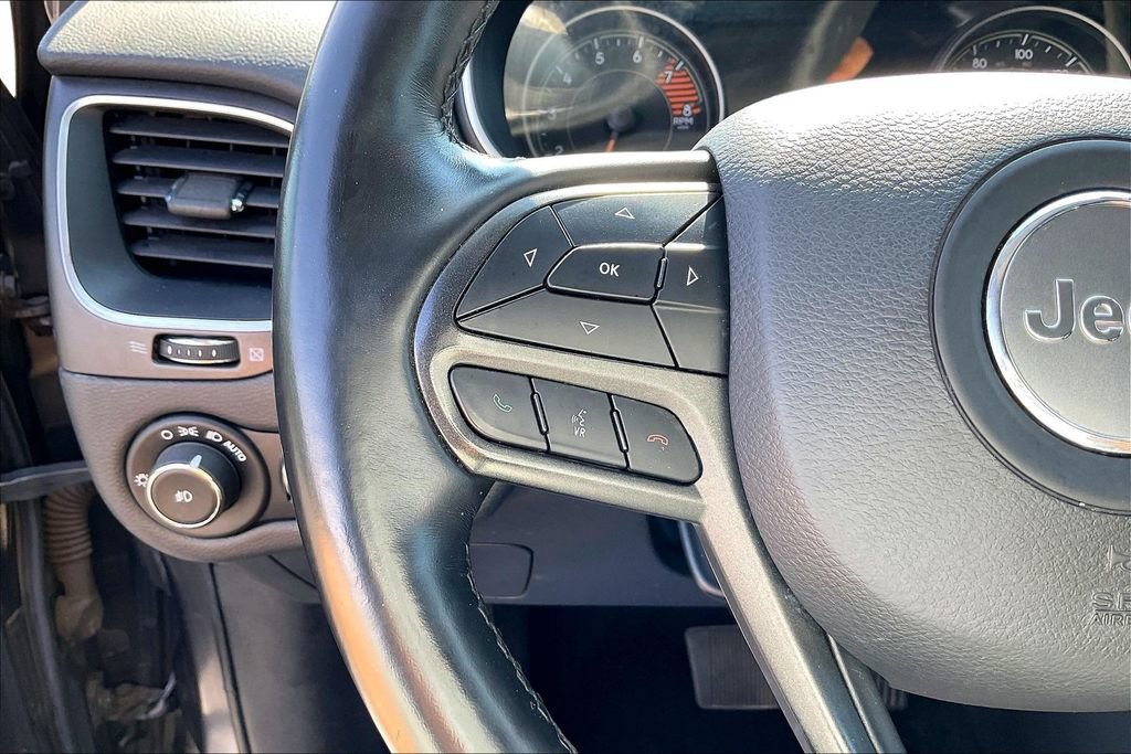 Used 2019 Jeep Cherokee Trailhawk AWD/4WD image 12
