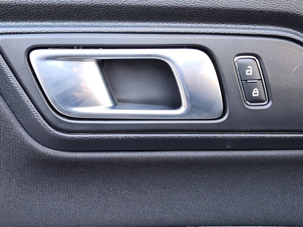 Used 2021 Ford Mustang Coupe RWD image 9