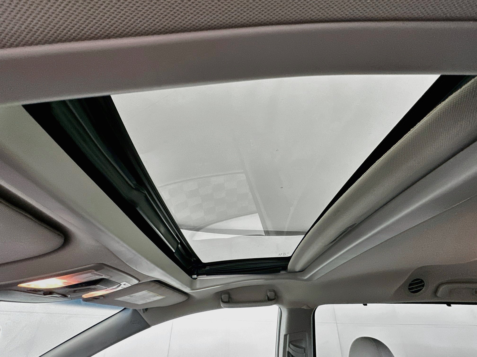 Used 2015 Toyota Sienna XLE w/ XLE Navigation Package FWD image 27