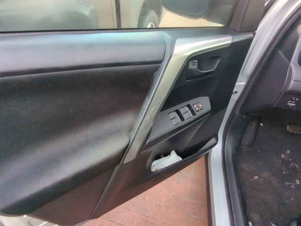 Used 2015 Toyota RAV4 LE image 8