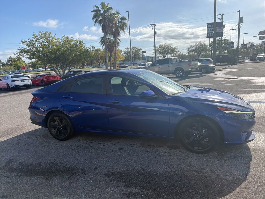 Used 2021 Hyundai Elantra SEL w/ Convenience Package image 4