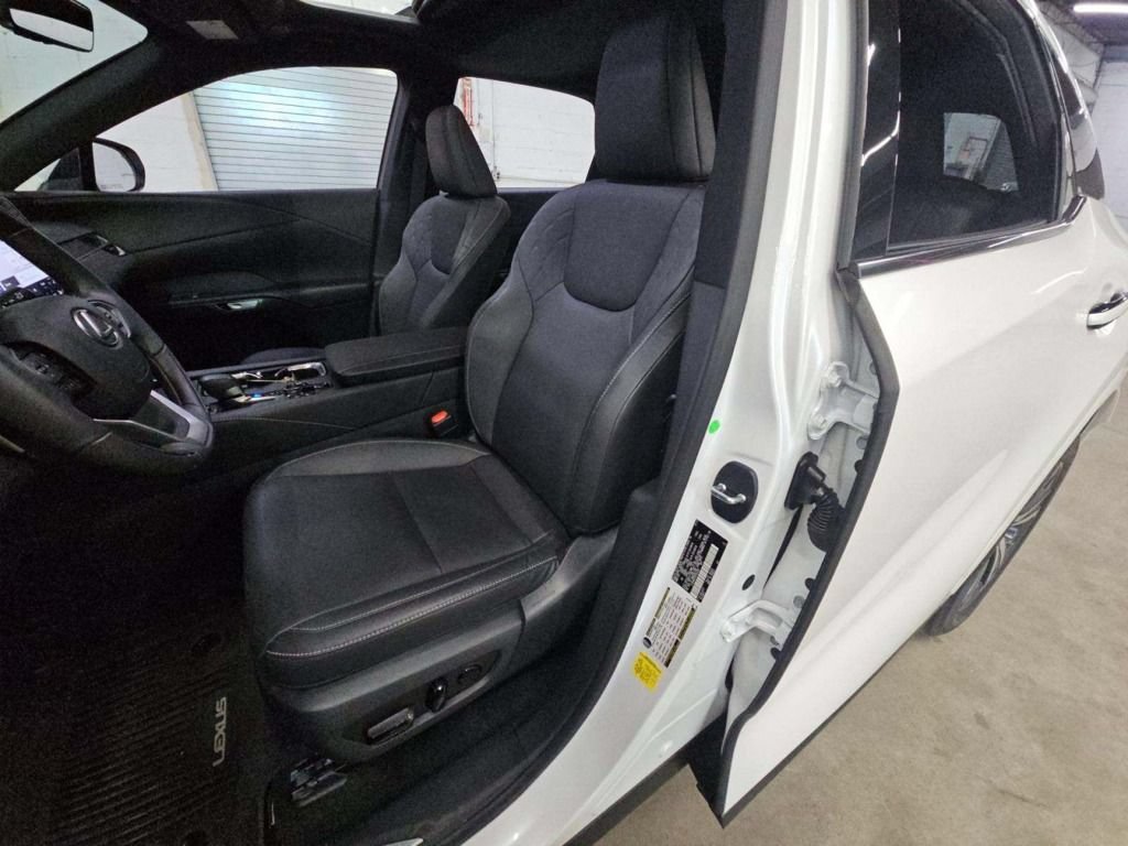 Used 2023 Lexus RX 350 Premium w/ Accessory Package AWD/4WD image 8