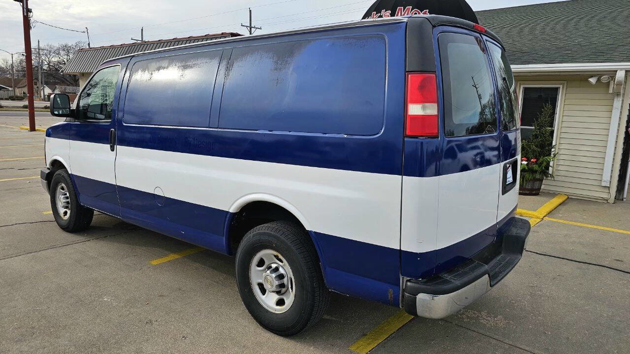 Used 2013 Chevrolet Express 2500 image 2