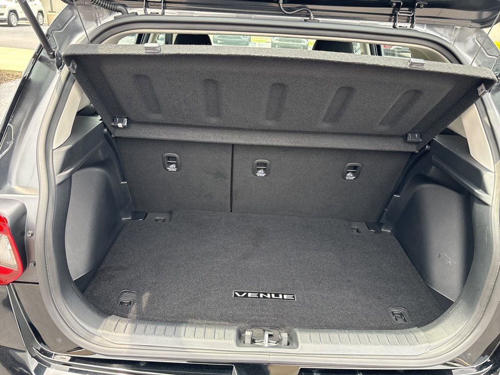 Certified 2023 Hyundai Venue SEL FWD image 7