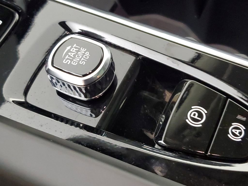 Used 2026 Volvo XC60 B5 Ultra w/ Protection Package Premier image 34