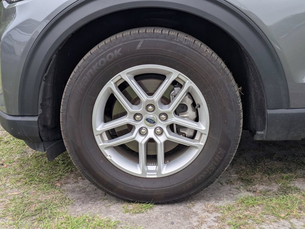 Used 2025 Ford Explorer Active RWD image 9