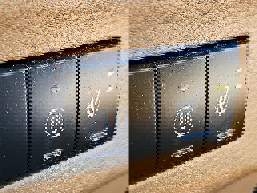 Used 2013 Jeep Wrangler Unlimited Sahara w/ Dual Top Group image 21