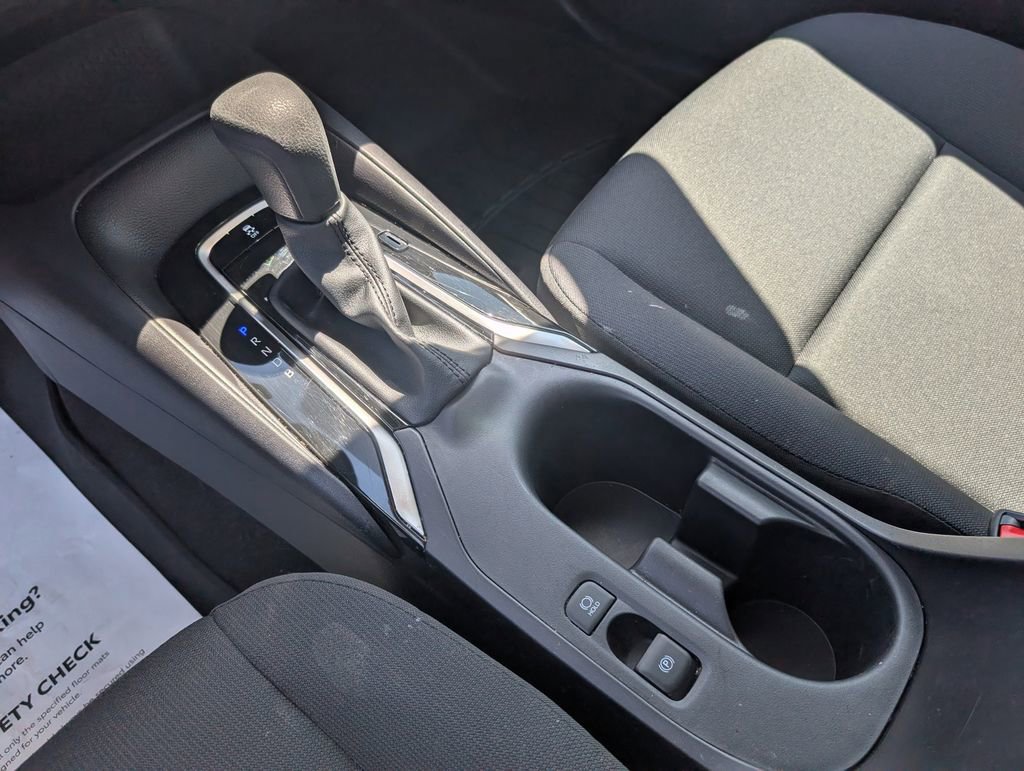Used 2025 Toyota Corolla LE image 16